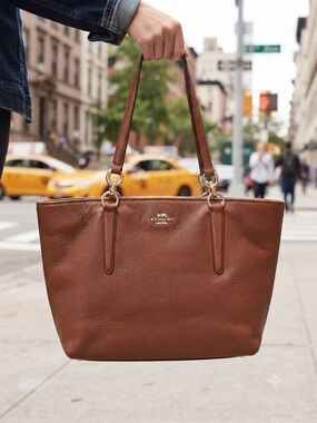 Coach Classic Pebbled Leather Tote Bag Warm Brown Gold Hardware Classic Heritage